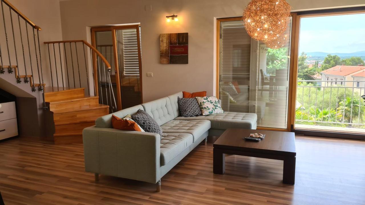 Villa Amalia Apartments Malinska Buitenkant foto