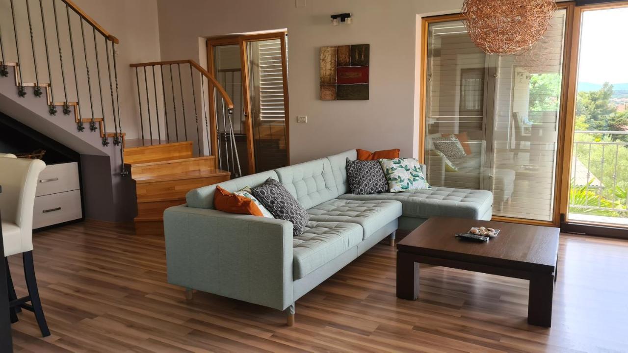 Villa Amalia Apartments Malinska Buitenkant foto