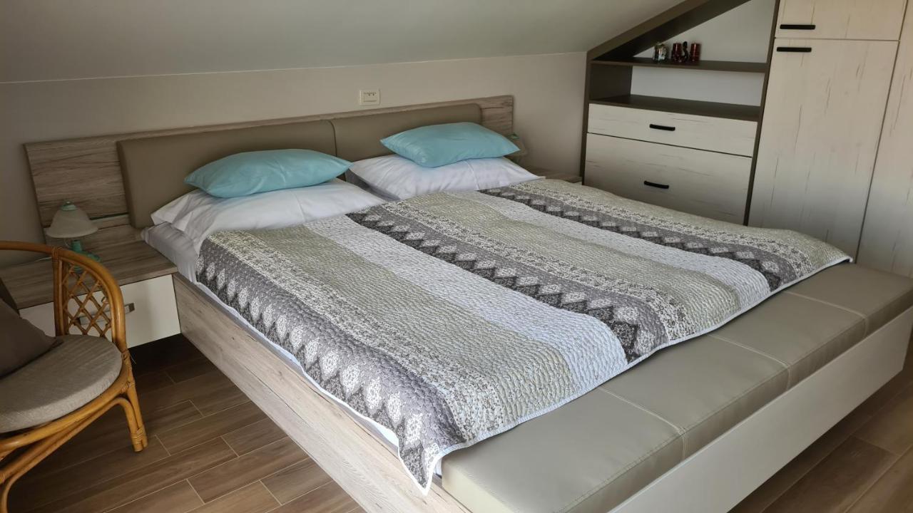 Villa Amalia Apartments Malinska Buitenkant foto