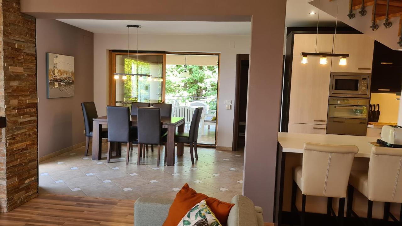 Villa Amalia Apartments Malinska Buitenkant foto