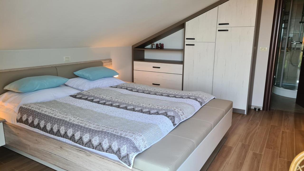 Villa Amalia Apartments Malinska Buitenkant foto