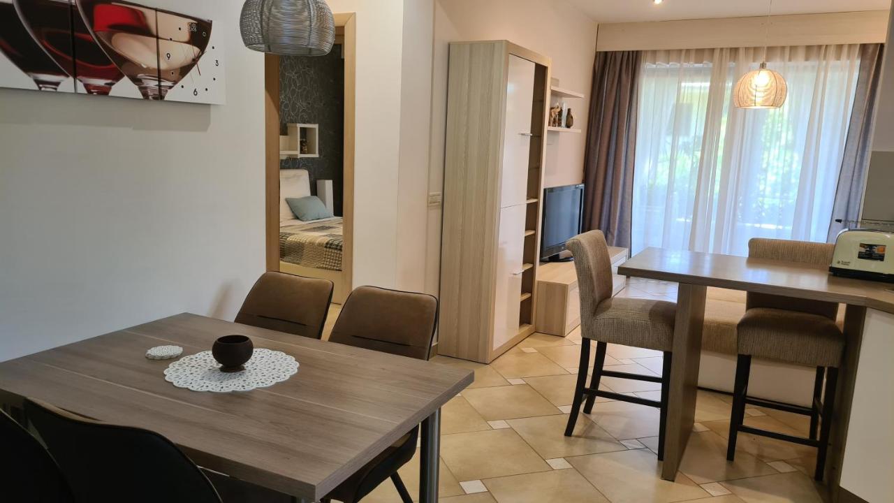 Villa Amalia Apartments Malinska Buitenkant foto