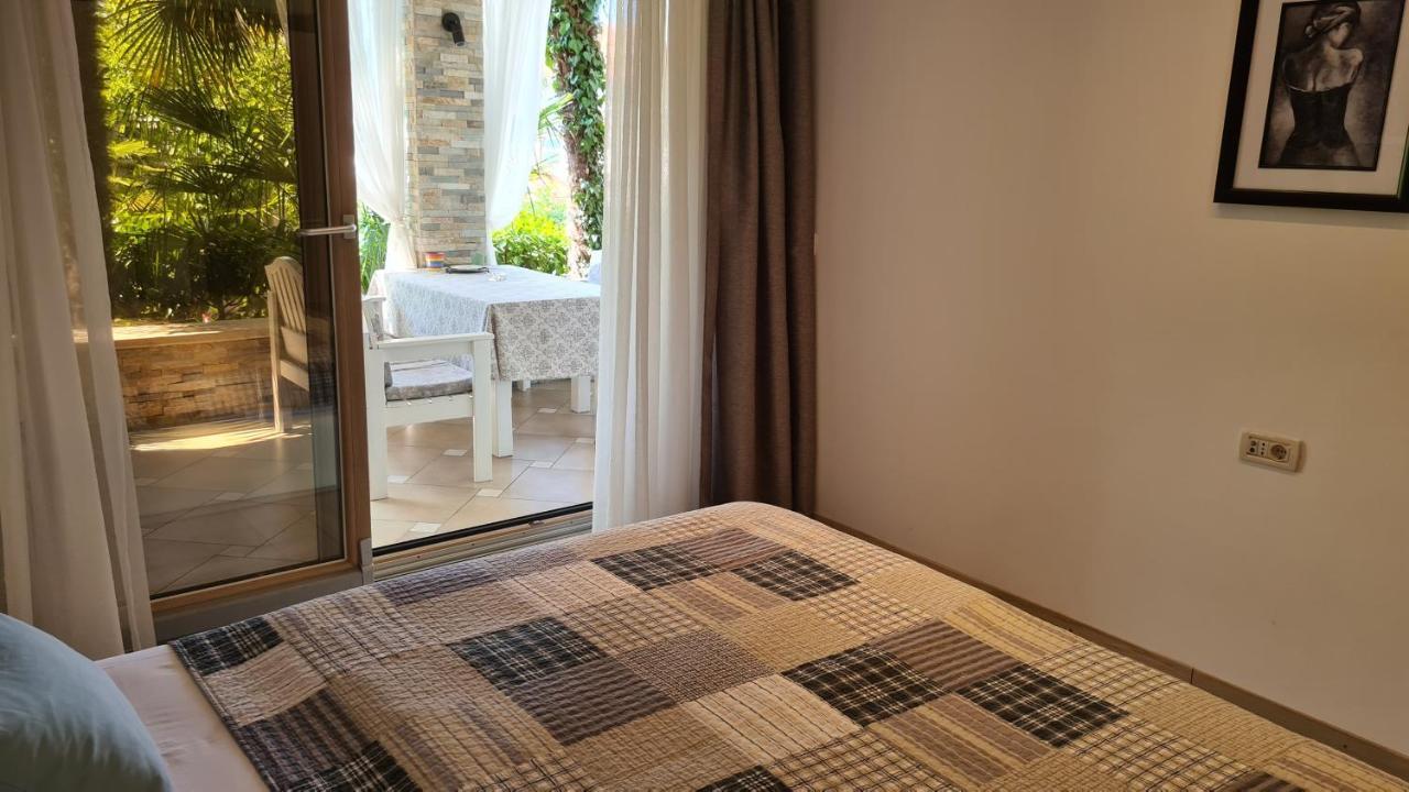 Villa Amalia Apartments Malinska Buitenkant foto