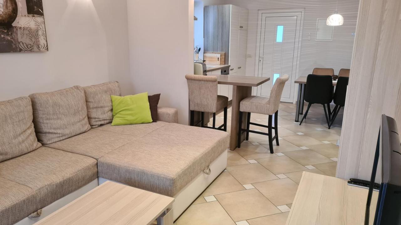 Villa Amalia Apartments Malinska Buitenkant foto