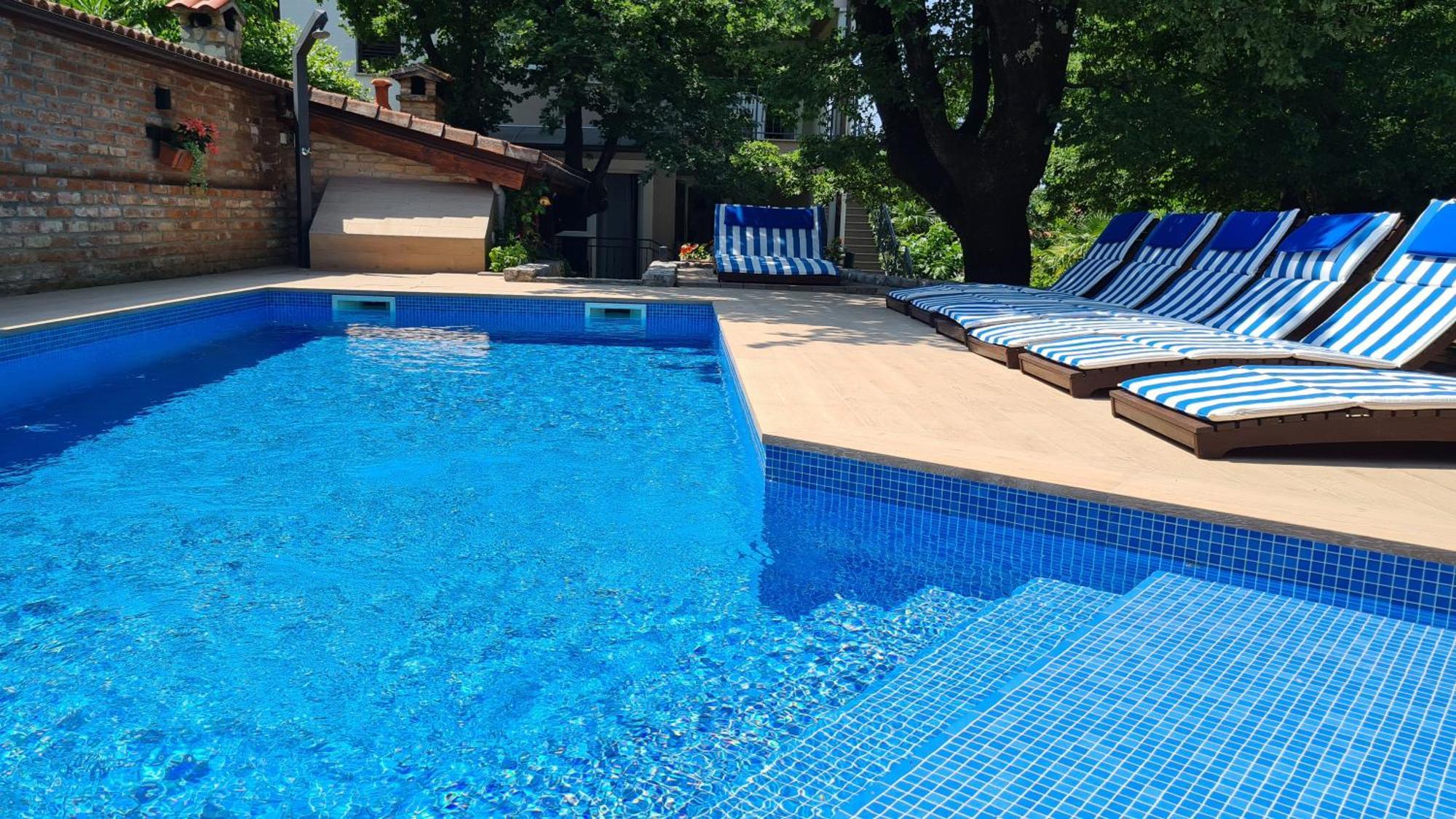 Villa Amalia Apartments Malinska Buitenkant foto