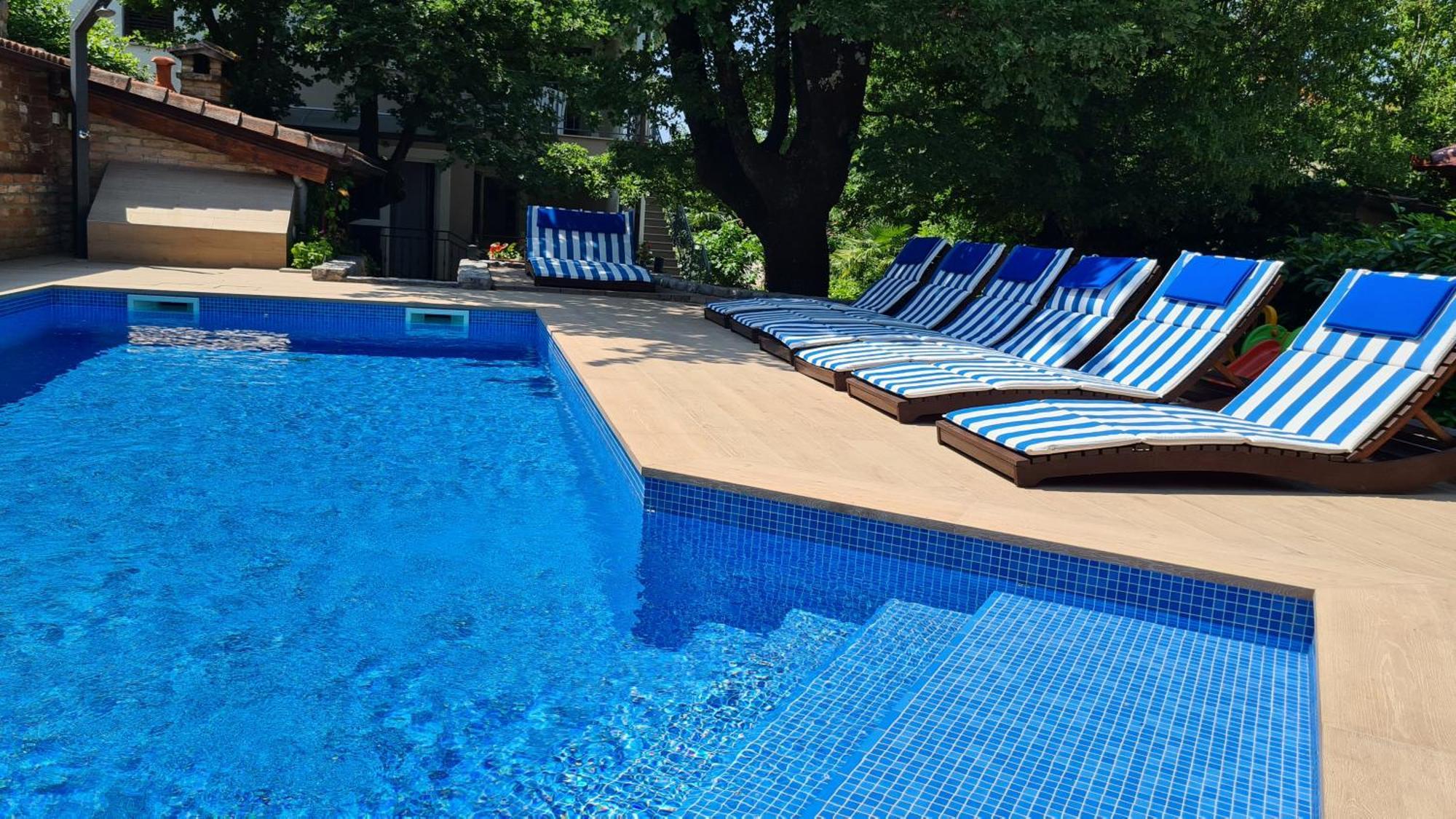 Villa Amalia Apartments Malinska Buitenkant foto