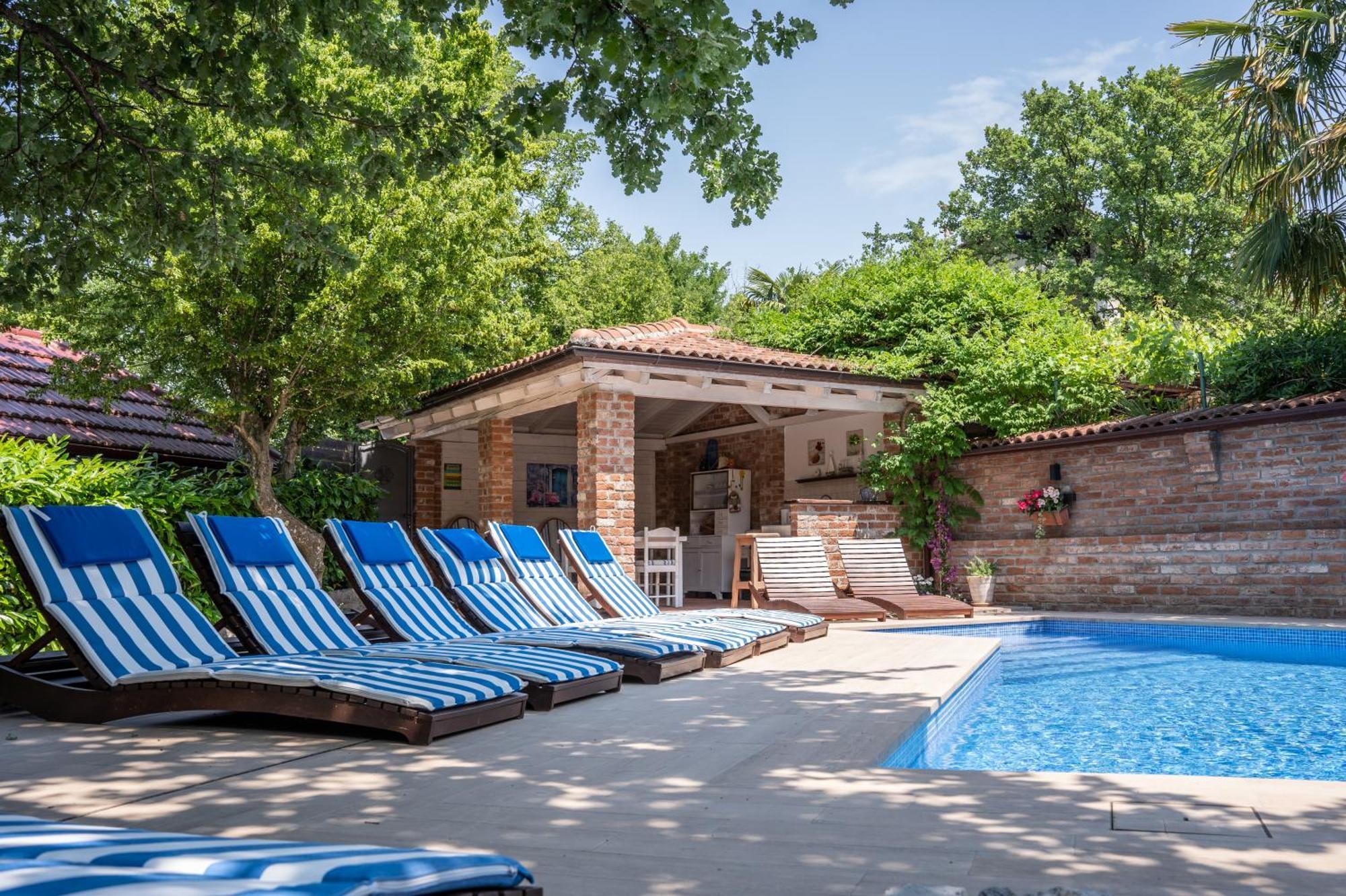 Villa Amalia Apartments Malinska Buitenkant foto
