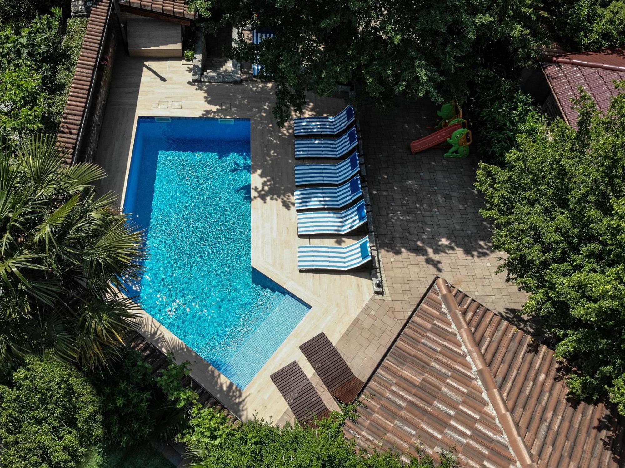 Villa Amalia Apartments Malinska Buitenkant foto