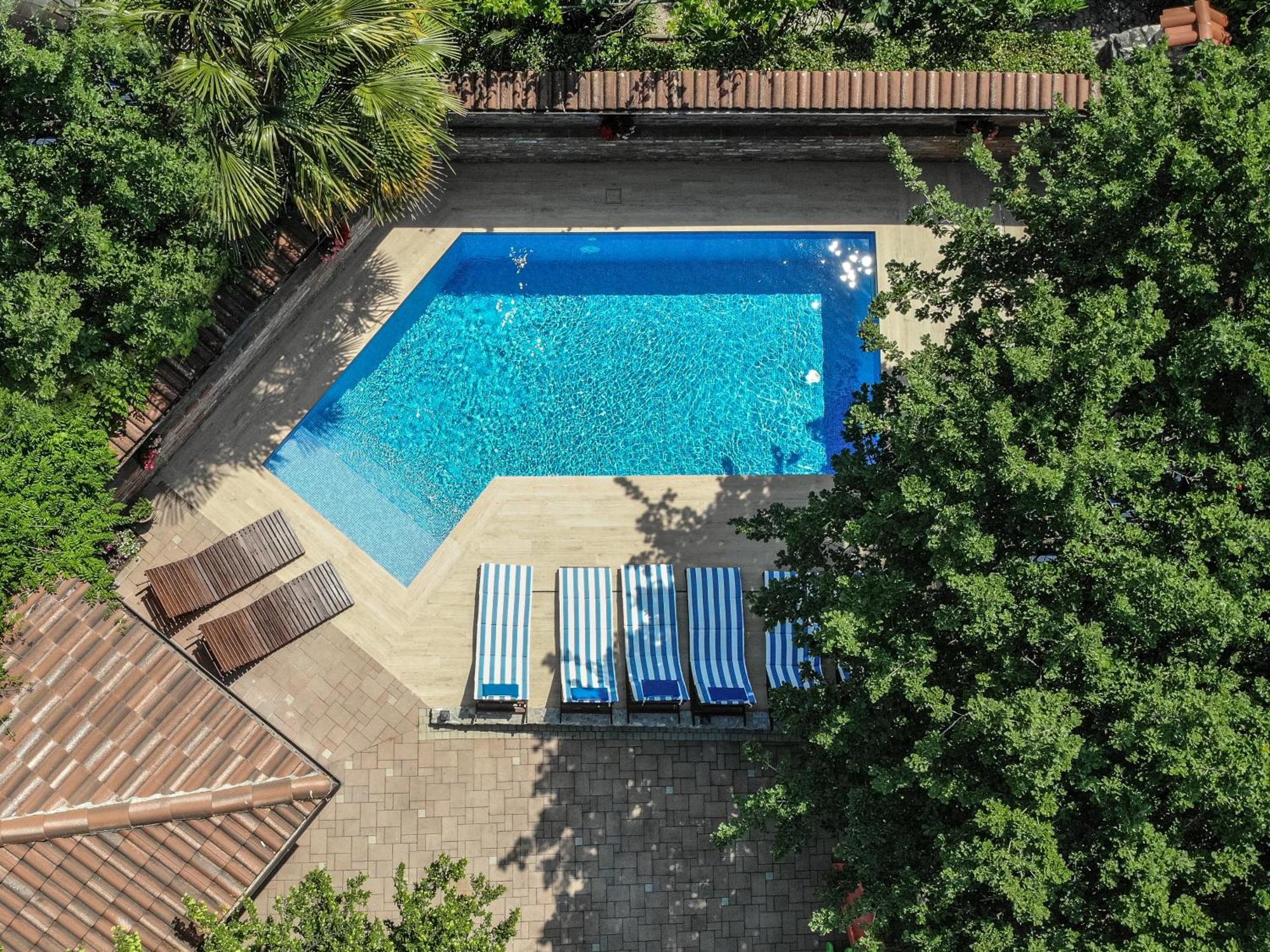 Villa Amalia Apartments Malinska Buitenkant foto